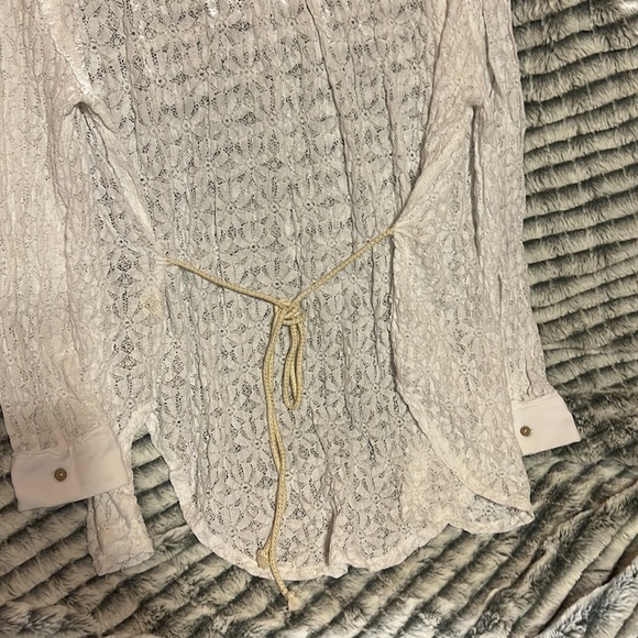 Free people lace button down with wooden buttons ties at waist or back - Picture 5 of 5